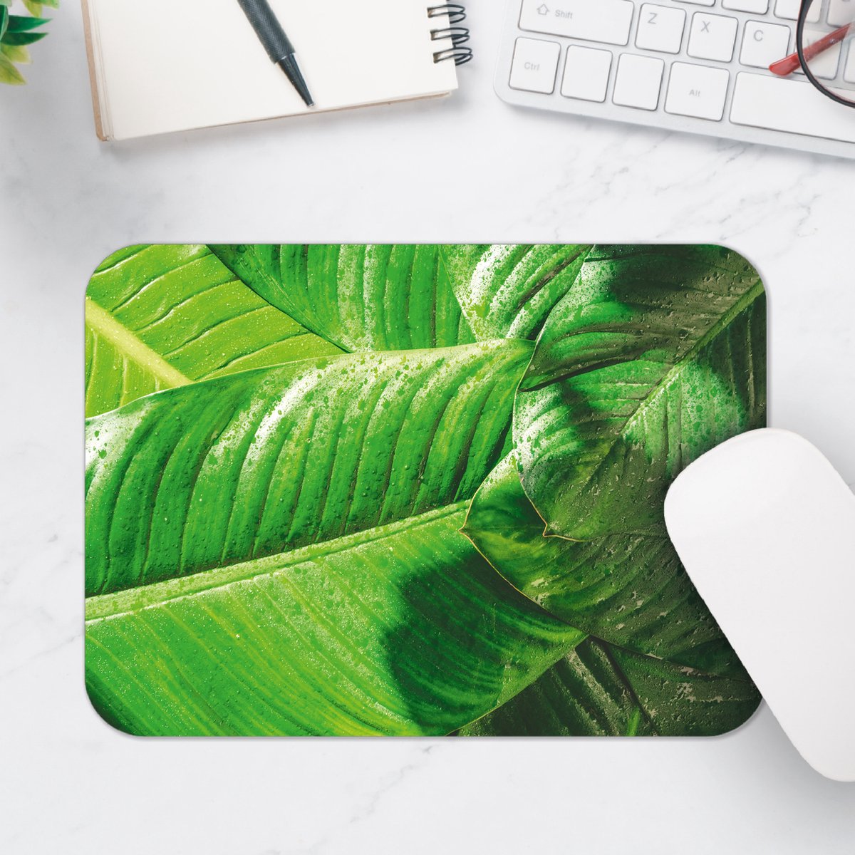 Muismat - Close-up van Heldergroene Bladeren - 25x18 cm - 2 mm Dik - Muismat van Vinyl