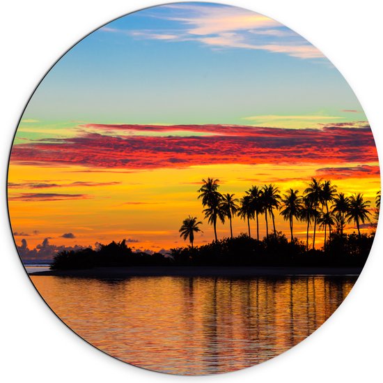 Dibond Muurcirkel - Silhouet van Palmbomen aan het Water tijdens Zomerse Zonsondergang - 70x70 cm Foto op Aluminium Muurcirkel (met ophangsysteem)