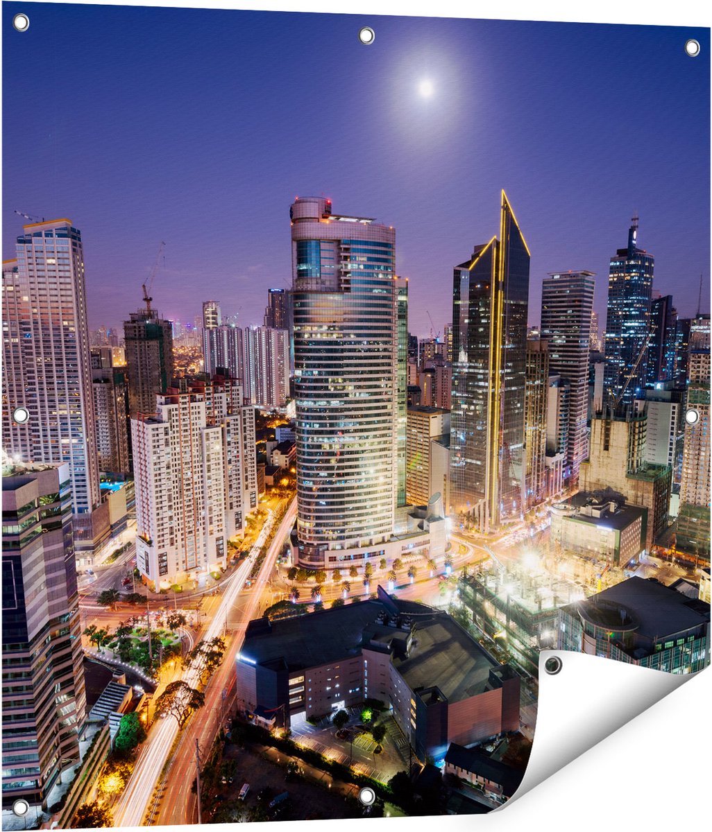 Gards Tuinposter Makati Stad Skyline in de Nacht in Thailand - 80x80 cm - Tuindoek - Tuindecoratie - Wanddecoratie buiten - Tuinschilderij Multikleur
