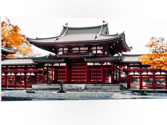 PVC Schuimplaat - Rode Boeddhistische Tempel in Japan met Oranje Bomen - 100x50 cm Foto op PVC Schuimplaat (Met Ophangsysteem)