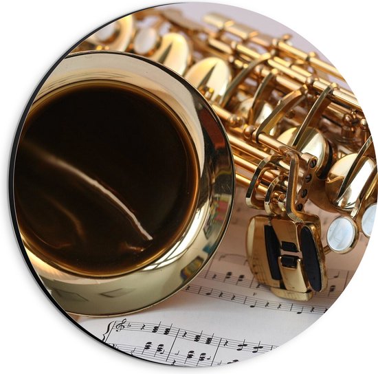Dibond Muurcirkel - Deel van Gouden Trompet op Notenbladen - 20x20 cm Foto op Aluminium Muurcirkel (met ophangsysteem)