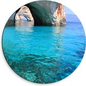 Dibond Muurcirkel - Grotten en Gesteente boven de Blauwe Zee - 50x50 cm Foto op Aluminium Muurcirkel (met ophangsysteem)