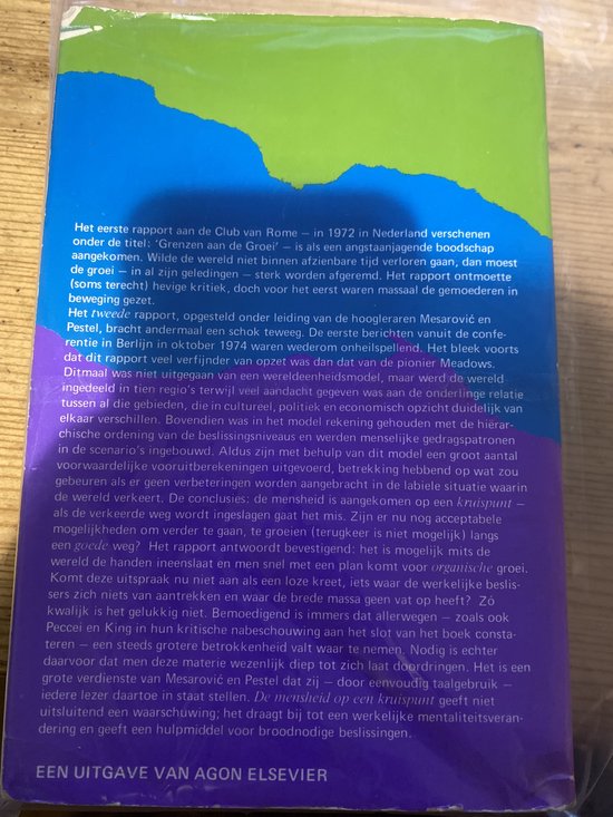 De tweede rapport aan de Club van Rome, "Mensenheid op een kruispunt". De cover heeft een gestileerde wereldbol met groen, paars en blauwe golven.