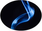 Dibond Ovaal - Blauwe Abstracte Streep tegen Zwarte Achtergrond - 28x21 cm Foto op Ovaal (Met Ophangsysteem)