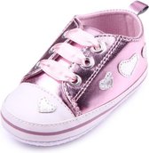Roze sneakers met hartjes - Kunstleer - Maat 19/20 - Zachte zool - 6 tot 12 maanden