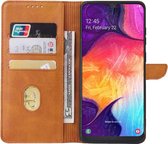 Smartphonica Samsung Galaxy A50 kunstleren hoesje met lipje en pashouders - Bruin / Kunstleer / Book Case geschikt voor Samsung Galaxy A50