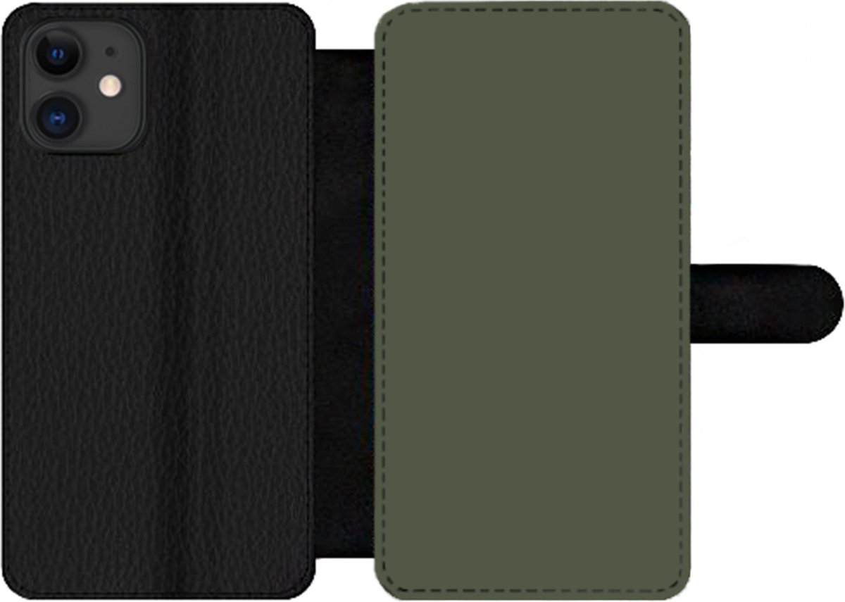 Telefoonhoesje Geschikt voor iPhone 11 telefoonhoesje - Groen - Effen kleur - Olijfgroen - Met vakjes - Wallet case met magneetsluiting