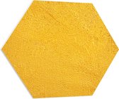 PVC Schuimplaat Hexagon - Bobbel Textuur op Gele Muur - 70x60.9 cm Foto op Hexagon (Met Ophangsysteem)