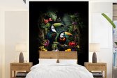 Behang - Fotobehang Toekan - Bloemen - Tropisch - Jungle - Vogel - Breedte 160 cm x hoogte 220 cm