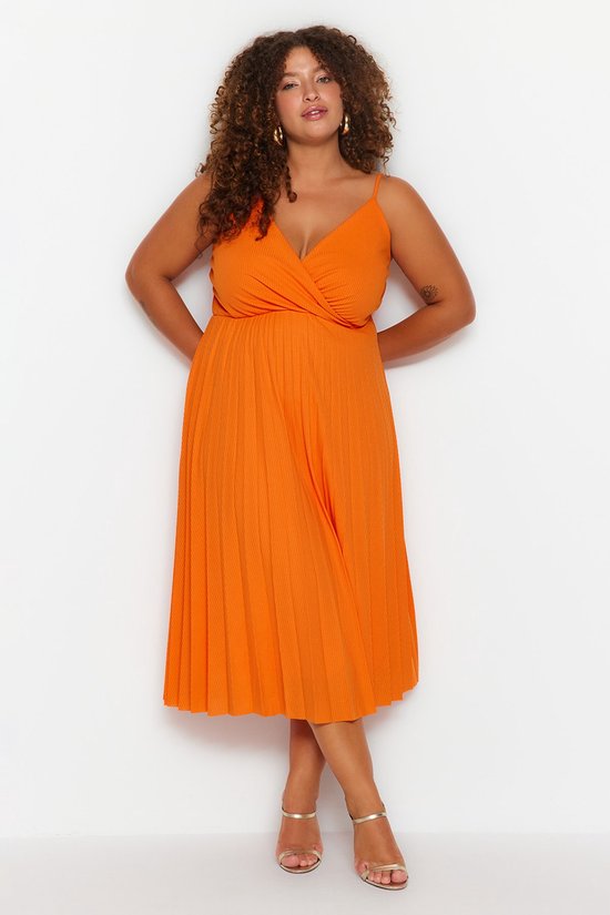 Trendyol Met dunne bretels V-hals A-lijn Oranje jurk met dubbele rij knopen en gebreide bandjes TBBSS22EL1565