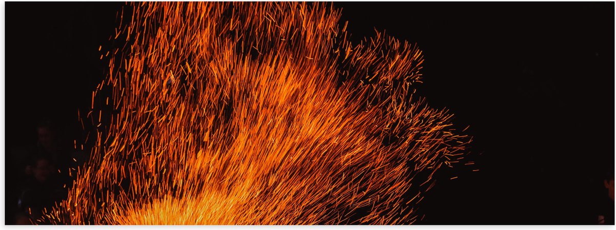 Poster (Mat) - Oranje Spetters van Vuurkorf - 120x40 cm Foto op Posterpapier met een Matte