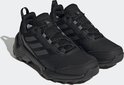 Zwarte dames wandelschoenen van adidas Terrex met veters en grijze strepen.
