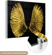 MuchoWow® Glasschilderij 120x90 cm - Schilderij acrylglas - Gouden vleugels op een zwarte achtergrond - Foto op glas - Schilderijen