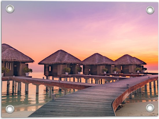 Tuinposter – Vlonder naar Beach Resorts in Zee tijdens Zonsondergang - 40x30 cm Foto op Tuinposter (wanddecoratie voor buiten en binnen)