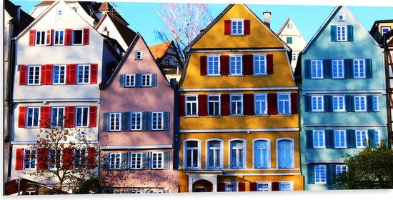 Dibond - Gekleurde Huisjes naast Elkaar - 100x50 cm Foto op Aluminium (Met Ophangsysteem)