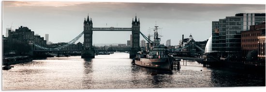 Acrylglas - Tower Bridge met Zonsondergang in Londen, Engeland - 120x40 cm Foto op Acrylglas (Met Ophangsysteem)