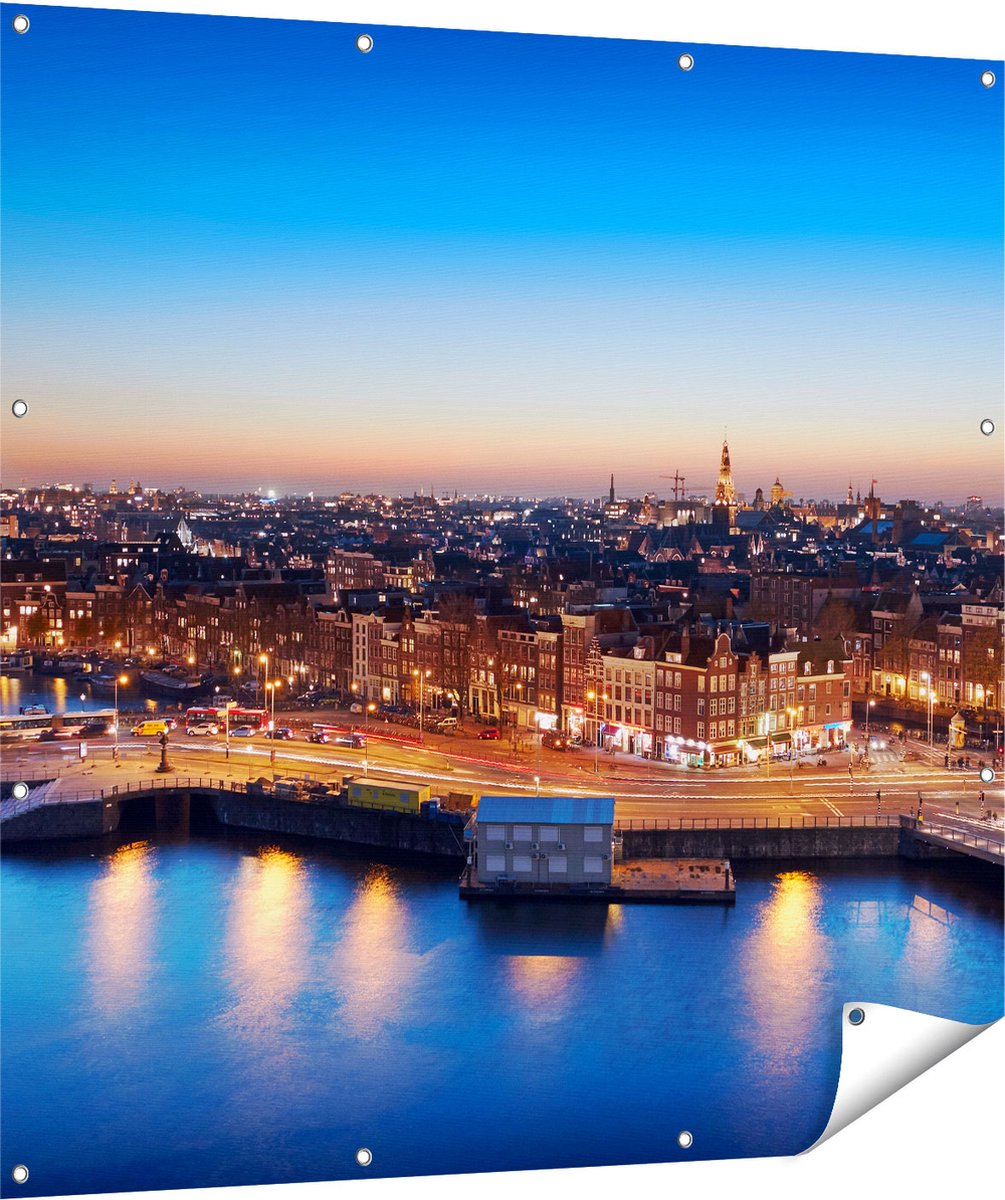 Gards Tuinposter Amsterdam Centrum in de Nacht - 120x120 cm - Tuindoek - Tuindecoratie - Wanddecoratie buiten - Tuinschilderij Multikleur