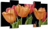 GroepArt - Schilderij - Tulpen - Oranje, Rood, Groen - 120x65 5Luik - Foto Op Canvas - GroepArt 6000+ Schilderijen 0p Canvas Art Collectie - Wanddecoratie