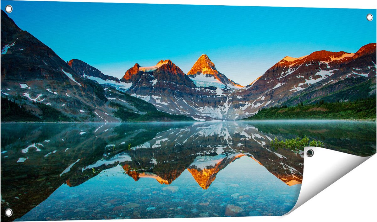 Gards Tuinposter Berg Assiniboine bij het Meer in Canada - 100x50 cm - Tuindoek - Tuindecoratie - Wanddecoratie buiten - Tuinschilderij Multikleur