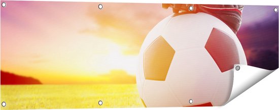 Gards Tuinposter Klassieke Voetbal Aftrap met Zonsondergang - 120x40 cm - Tuindoek - Tuindecoratie - Wanddecoratie buiten - Tuinschilderij