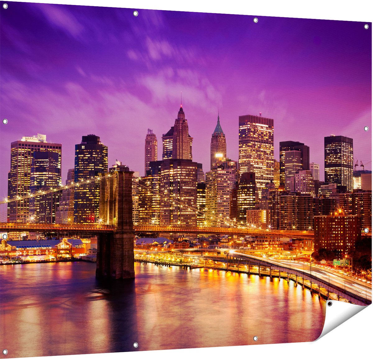 Gards Tuinposter Skyline New York van Centrum in het Paars - 150x120 cm - Tuindoek - Tuindecoratie - Wanddecoratie buiten - Tuinschilderij Multikleur