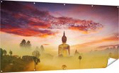 Gards Tuinposter Boeddha Beeld in de Mist - 200x100 cm - Tuindoek - Tuindecoratie - Wanddecoratie buiten - Tuinschilderij