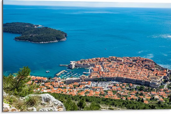 Dibond - Uitzicht op Traditionele Gebouwen van Kustplaats Dubrovnik, Kroatië - 75x50 cm Foto op Aluminium (Met Ophangsysteem)
