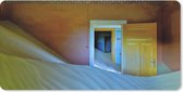 Bureau onderlegger - Muismat - Bureau mat - Zand - Woestijn - Deur - Architectuur - 80x40 cm