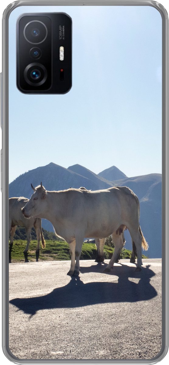 Telefoonhoesje Geschikt voor Xiaomi 11 Lite 5G NE hoesje - Schotse hooglander - Licht - Berg - Natuur - Siliconen Telefoonhoesje Telefoonhoesje