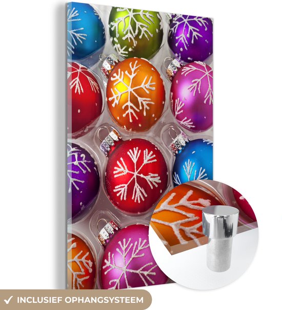 MuchoWow® Glasschilderij 100x150 cm - Schilderij acrylglas - Een doos met kerst ornamenten - Foto op glas - Schilderijen