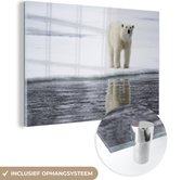 MuchoWow® Glasschilderij 150x100 cm - Schilderij acrylglas - IJsbeer - Water - Sneeuw - Foto op glas - Schilderijen