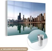 MuchoWow® Glasschilderij 30x20 cm - Schilderij acrylglas - Chicago - Toren - Skyline - Foto op glas - Schilderijen