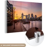 MuchoWow® Glasschilderij 180x120 cm - Schilderij acrylglas - Zonsondergang in London met de Tower Bridge - Foto op glas - Schilderijen