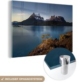 MuchoWow® Glasschilderij 120x80 cm - Schilderij acrylglas - Meer - Berg - Patagonië - Foto op glas - Schilderijen