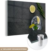 MuchoWow® Glasschilderij 120x80 cm - Schilderij acrylglas - Cocktail - Glas - Limoen - Foto op glas - Schilderijen