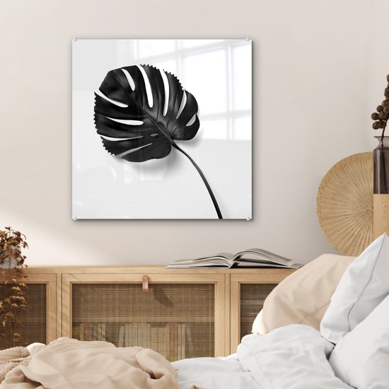 MuchoWow® Glasschilderij 50x50 cm - Schilderij acrylglas - Bijzonder geverfd monstera blad - zwart wit - Foto op glas - Schilderijen