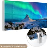 MuchoWow® Glasschilderij 160x80 cm - Schilderij acrylglas - Noorderlicht - Berg - IJsland - Foto op glas - Schilderijen