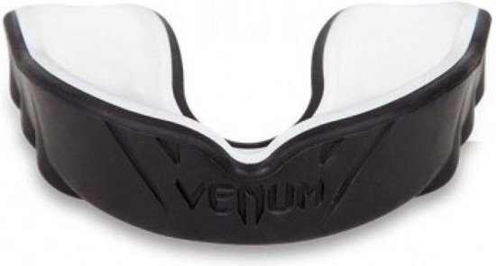 Venum gebitsbeschermer in zwart met witte binnenkant en merknaam.