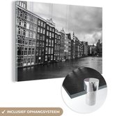 MuchoWow® Glasschilderij 90x60 cm - Schilderij acrylglas - Amsterdamse grachten zwart-wit fotoprint - Foto op glas - Schilderijen