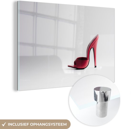 MuchoWow® Glasschilderij 90x60 cm - Schilderij acrylglas - Rode schoen met hoge hak - Foto op glas - Schilderijen