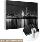 MuchoWow® Glasschilderij 150x100 cm - Schilderij acrylglas - Skyline van Antwerpen 's nachts - zwart wit - Foto op glas - Schilderijen