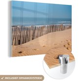 MuchoWow® Glasschilderij 90x60 cm - Schilderij acrylglas - Strand - Palen - Zee - Foto op glas - Schilderijen