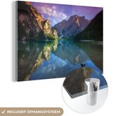 MuchoWow® Glasschilderij 90x60 cm - Schilderij acrylglas - Meer tussen de bergen - Foto op glas - Schilderijen