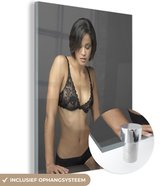 MuchoWow® Glasschilderij 60x80 cm - Schilderij acrylglas - Vrouw in zwarte lingerie - Foto op glas - Schilderijen