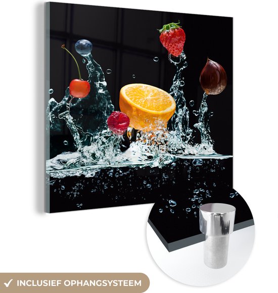 MuchoWow® Glasschilderij 50x50 cm - Schilderij acrylglas - Water - Fruit - Sinaasappel - Aardbei - Kers - Zwart - Foto op glas - Schilderijen