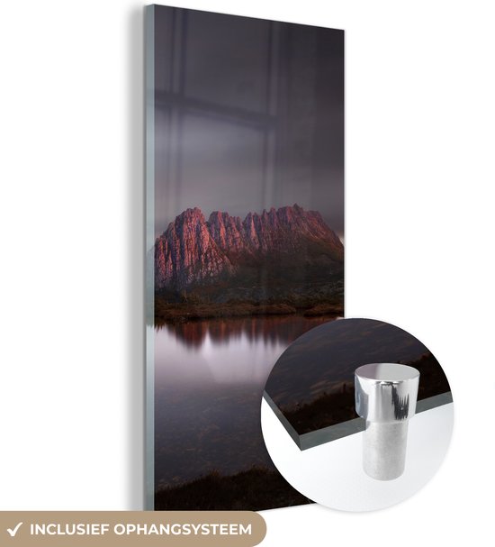 MuchoWow® Glasschilderij 20x40 cm - Schilderij acrylglas - Zonsopgang Wiegberg Cradle Mountain in Tasmanië - Foto op glas - Schilderijen