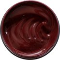 Bovenaanzicht van een pot met maroon gekleurde lederen herkleuringsbalsem.