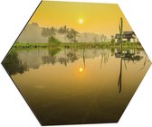 Dibond Hexagon - Zonnestralen over Overstroomd Gebied in Indonesië - 60x52.2 cm Foto op Hexagon (Met Ophangsysteem)