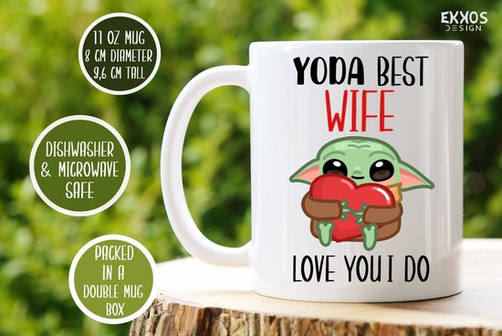 Witte mok met de tekst "YODA BEST WIFE LOVE YOU I DO" en een afbeelding van Grogu die een hart vasthoudt.