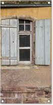 Tuinposter Oud raam met oude luiken - 40x80 cm - Wanddecoratie Buiten - Tuinposter - Tuindoek - Schuttingposter - Tuinschilderij